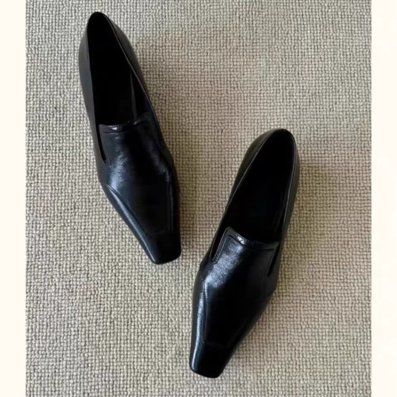 Women'S Heels - Retro Kwadratowe Czółenka z Głębokim Wycięciem,