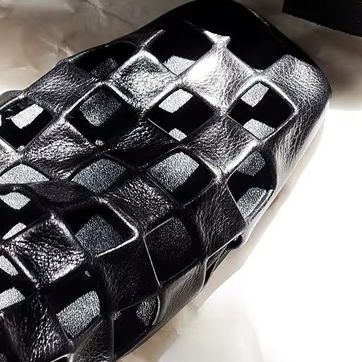 Mule Slip On - Damskie czarne płaskie sandały z ażurowym