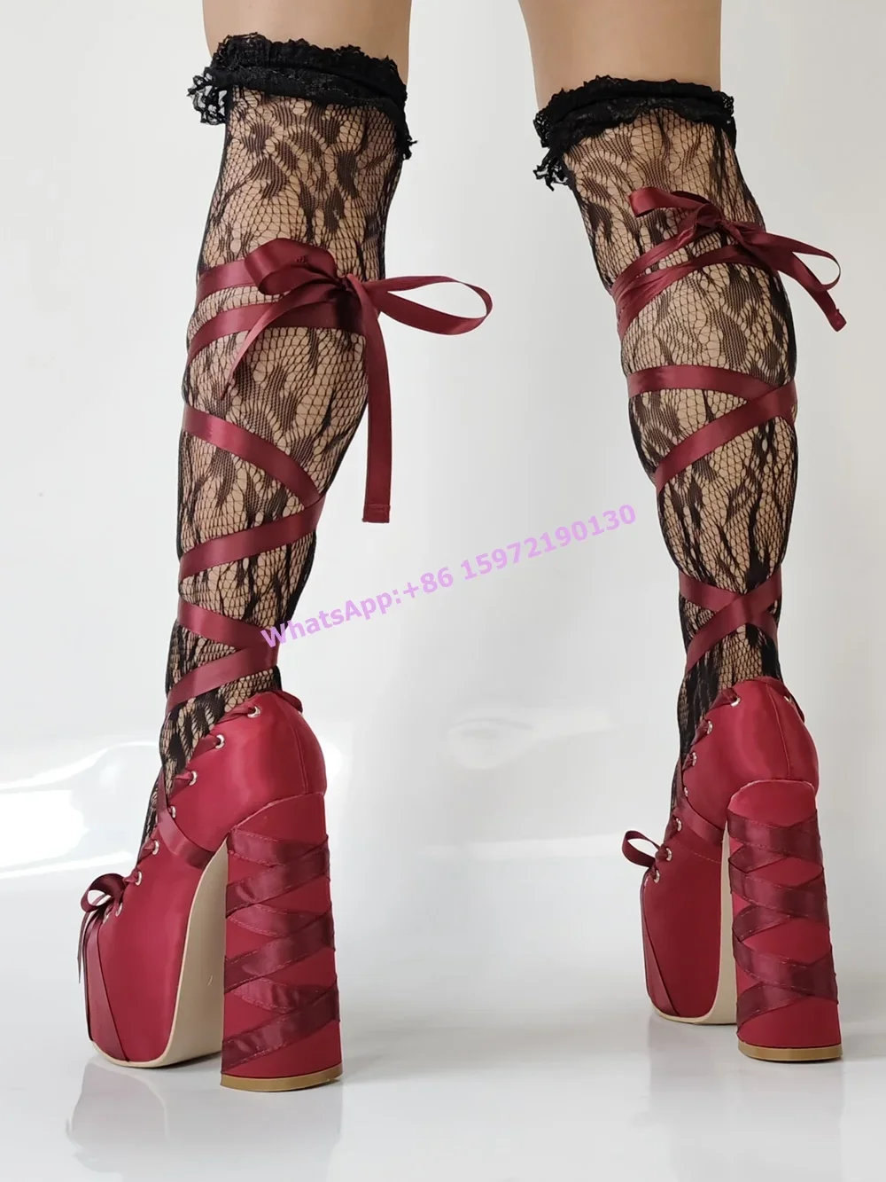 Czerwona satynowa wstążka Czół – Ribbon Tie Heel recenzja i cena